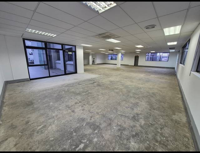 320M² OFFICE TO LET IN SUNNINGHILL